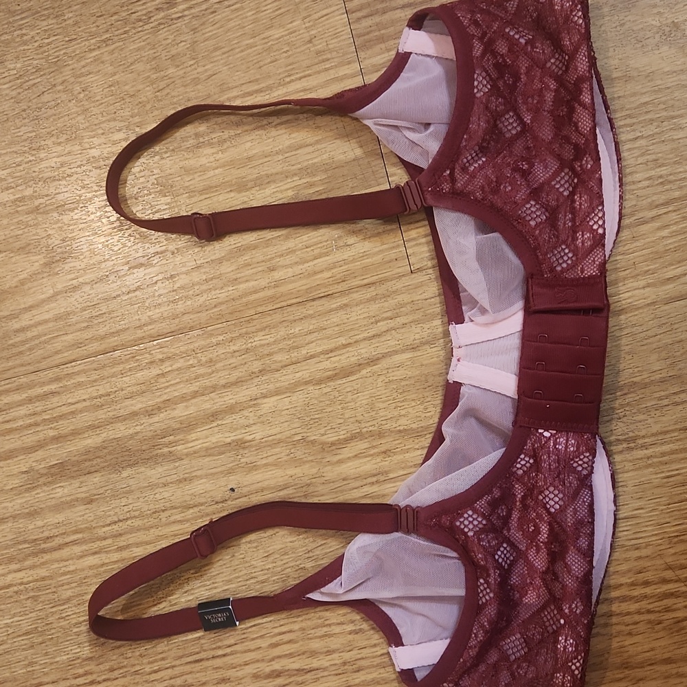 NWT VS 34D lace Body by Victoria - Picture 4 of 10
